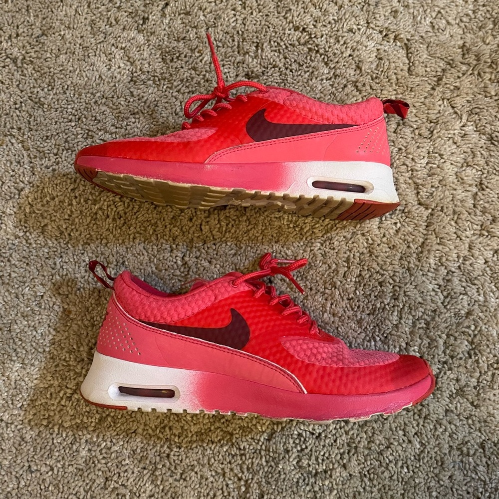 Red Nike Air Max Thea